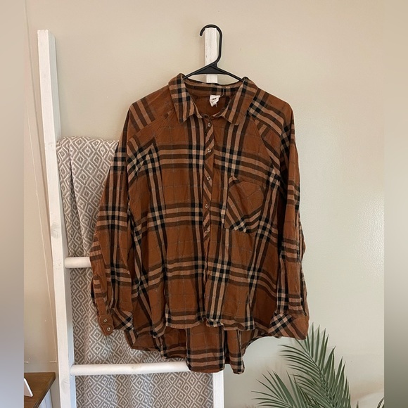 •Plaid Button Down Top• - Picture 1 of 3